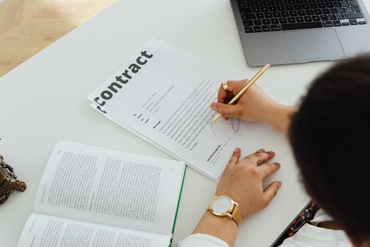 Why and How to Use an Hourly Rate Contract