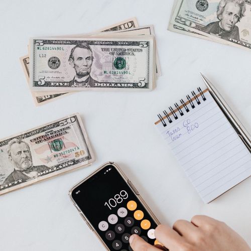 The Ultimate Financial Guide for Freelancers: Avoiding Tax Pitfalls, Investing with No Savings, Deductions by Profession, Budgeting Tips, and Choosing the Best Business Entity