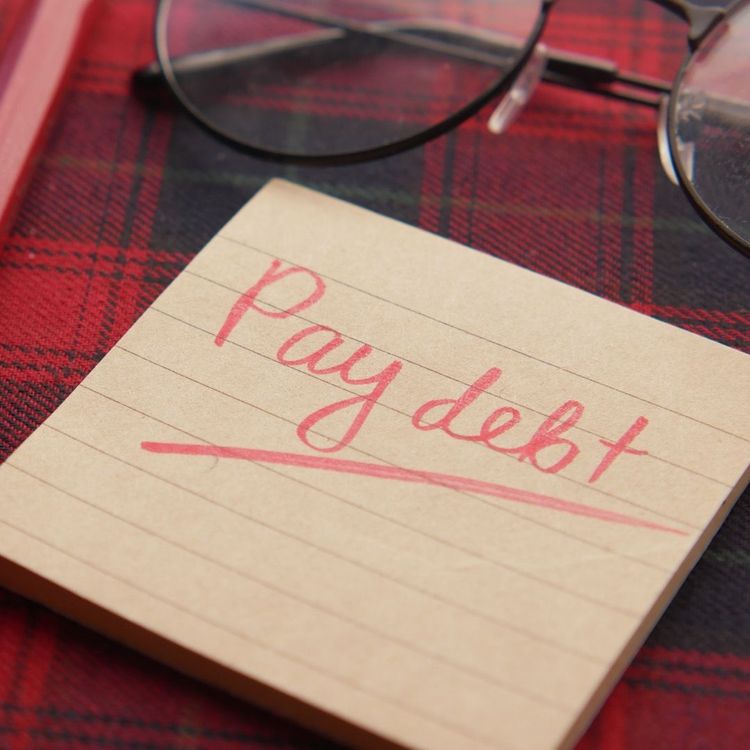 How to Pay Off Your Debt by Freelancing – This Week’s Must-Read Tips