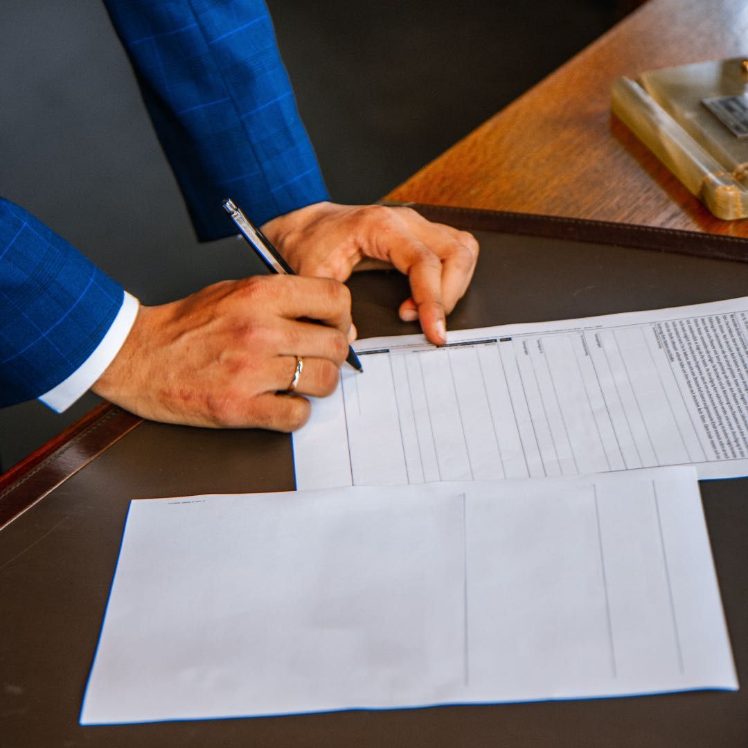How to Create a Custom Contract for Your Business? Tips & Tricks