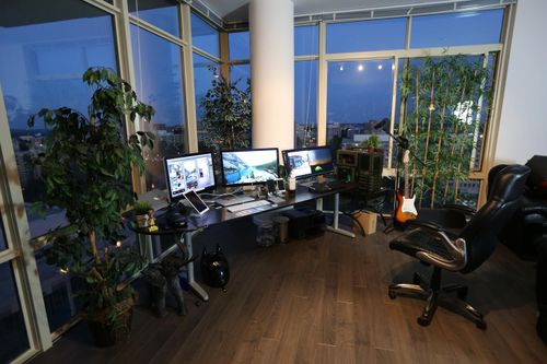freelancer's ergonomic home office space